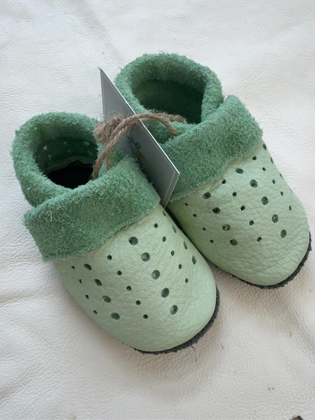 Lochmuster - mint/grau